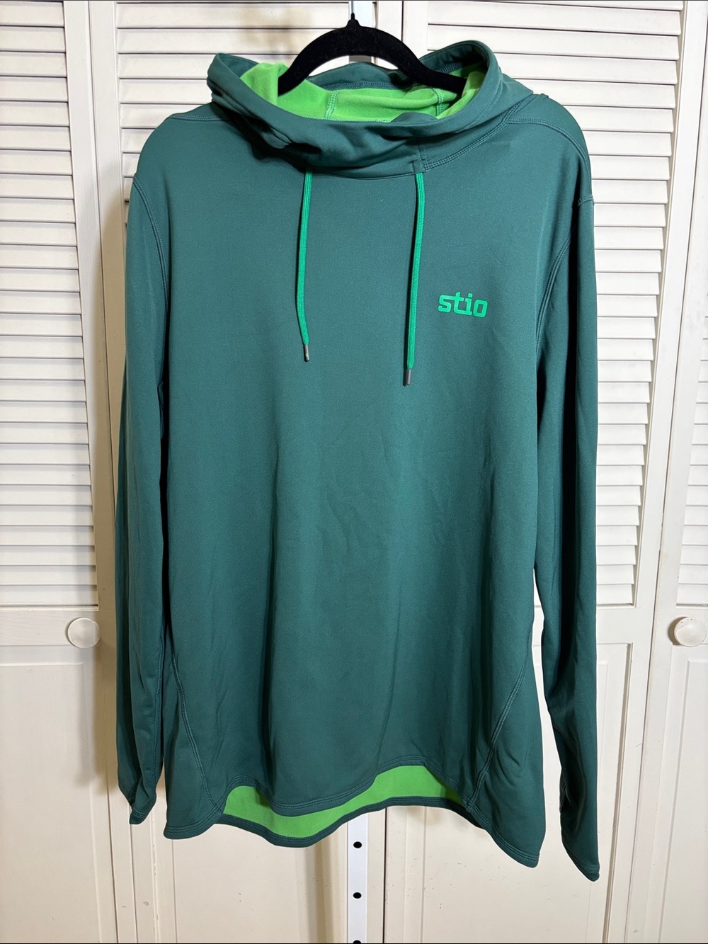 STIO Men’s Fremont Stretch Fleece Hoodie in Green Large